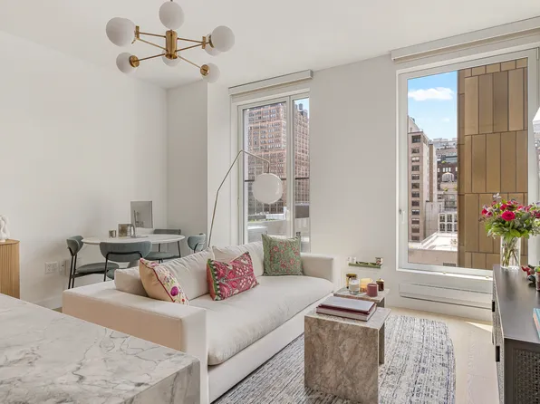 215 W 28th St, New York, NY