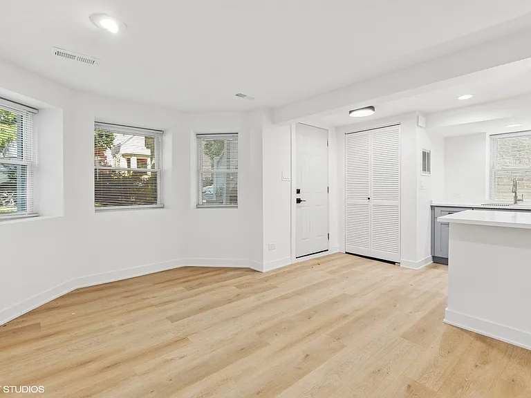 2839 N Christiana Ave #B — Photo 4