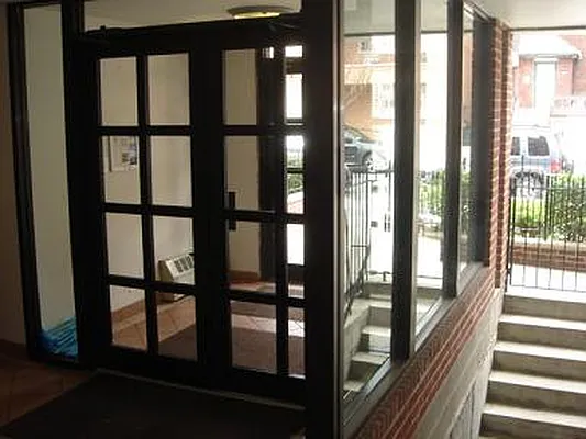 Rented by Metroline Realty | media 9