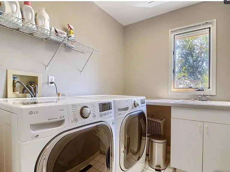 1130 Utica Cir — Photo 17