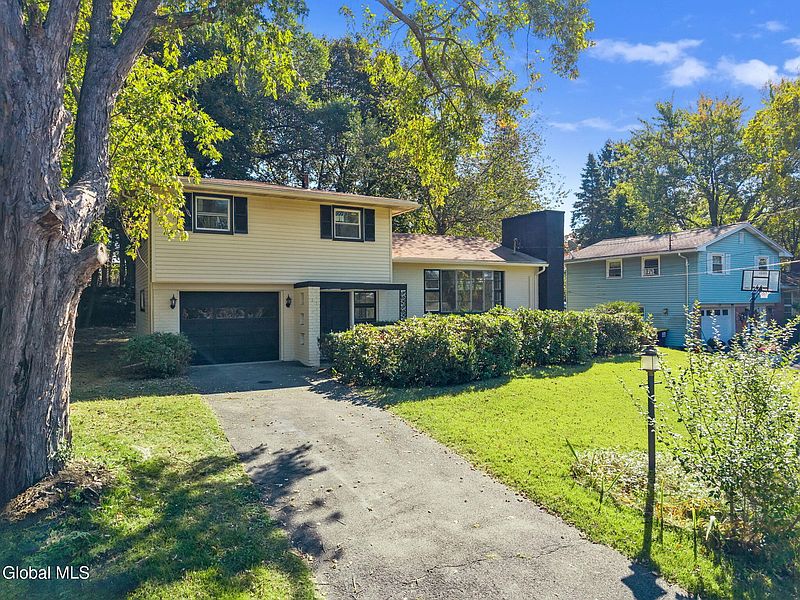 3rd image of 11 Diamond Avenue