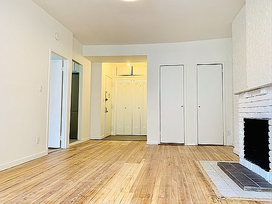 2nd image of 327 W 89th St APT 5R