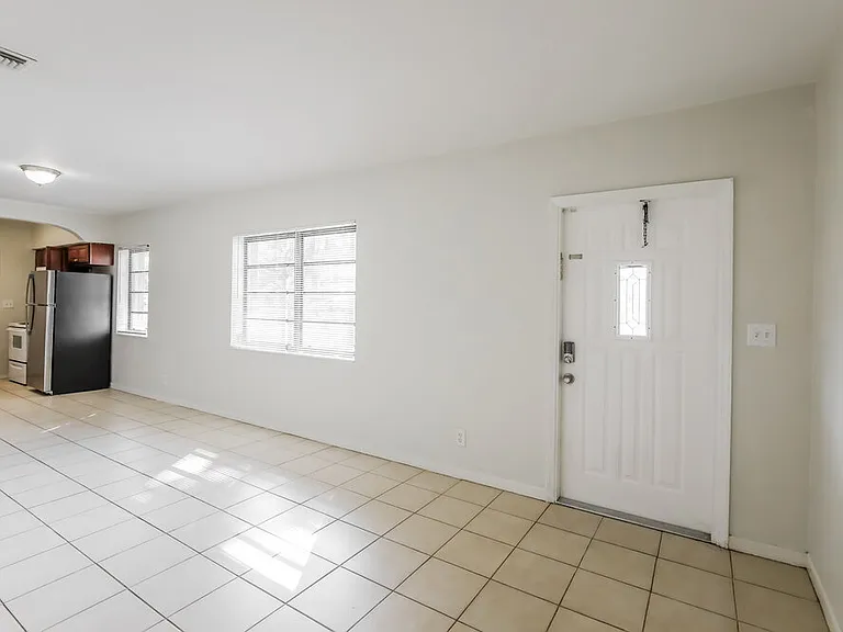 820 Carolina Ave — Photo 6