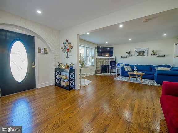 4th image of 4328 Woodland Ave
