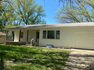 2109 SW Indian Trl, Topeka, KS 66614