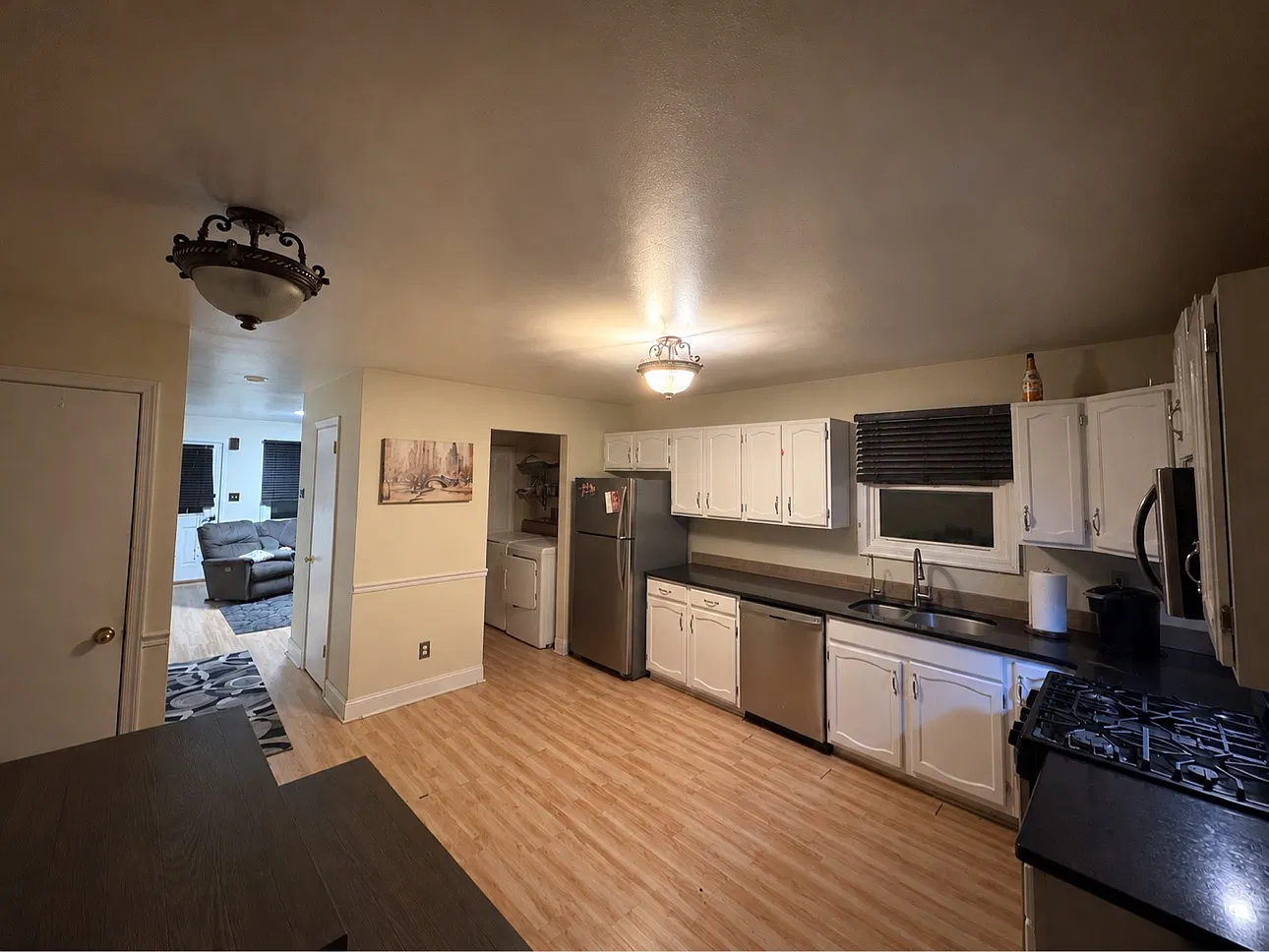 3 bed, 1.5 bath, 1600 sqft, $2,750 — Photo 3