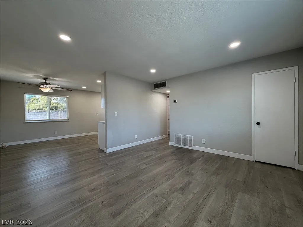 3 bed, 2.0 bath, 988 sqft, $1,495 — Photo 4