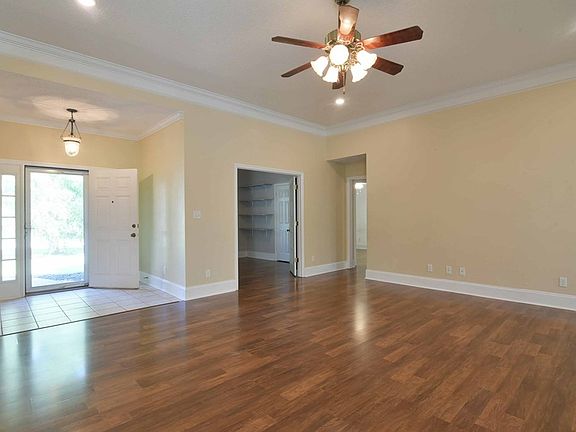 5th image of 230 Ambleside Dr