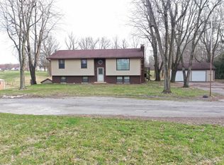 94 Girl Scout Rd, Glen Carbon, IL 62034