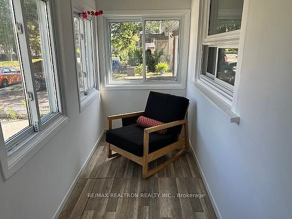 3rd image of 18 Phillip Ave
