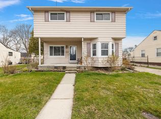 22405 Maxine St, Saint Clair Shores, MI
