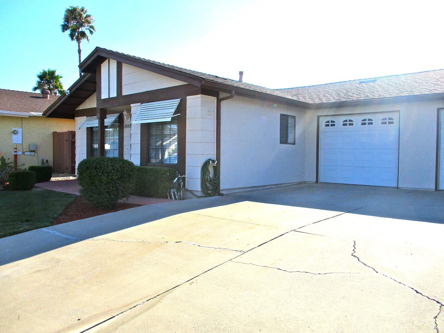 2 bed, 977 sqft, $2,050 — Photo 2