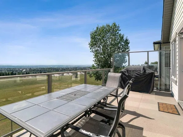 215 NE Rocky Ridge Dr NW, Calgary, AB T3G 4M1