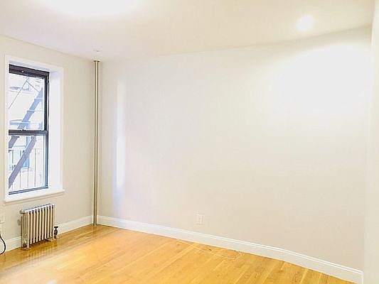 4th image of 117 Jefferson Ave #27