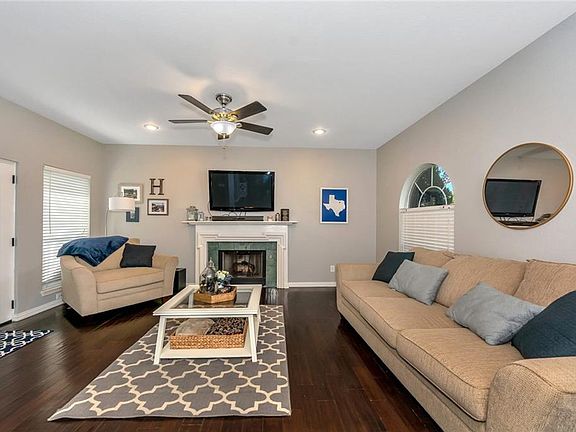 3rd image of 1529 Merritt Dr