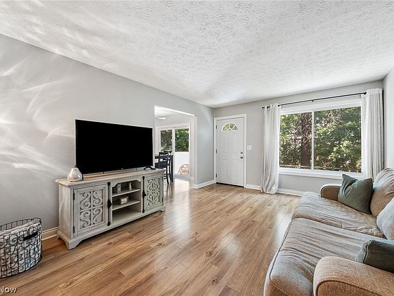 4th image of 5424 Canyon Ct APT B