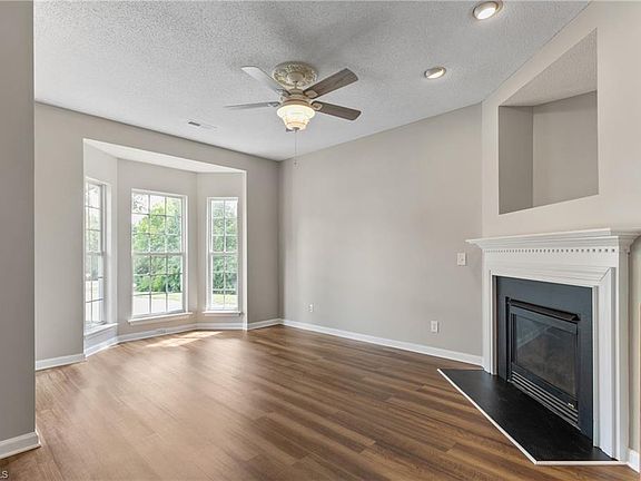 5th image of 414 Sunland Dr