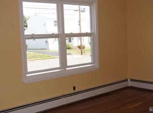 30 Memorial Pl, Elmwood Park, NJ 07407