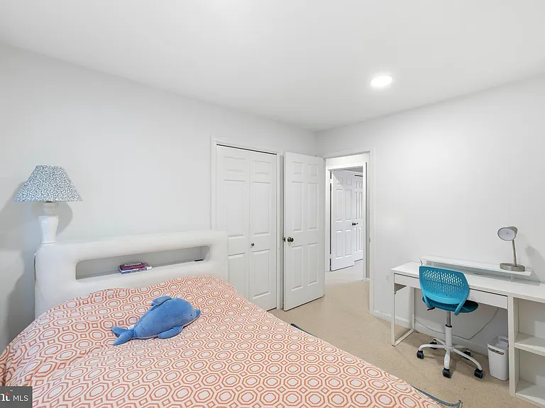 4880 Chevy Chase Dr #133 — Photo 24