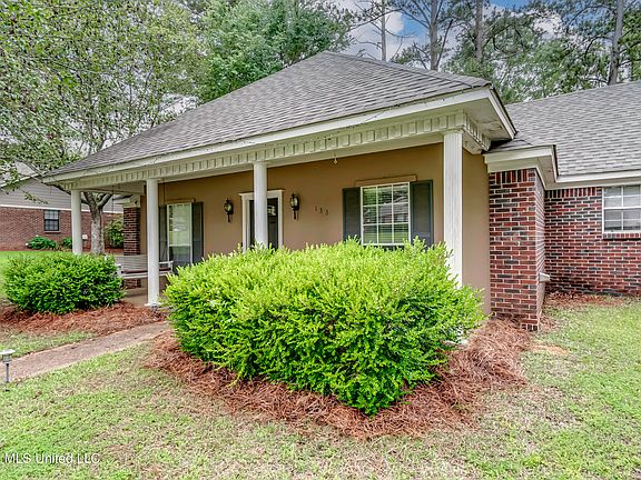 2nd image of 133 Oak Ridge Cir