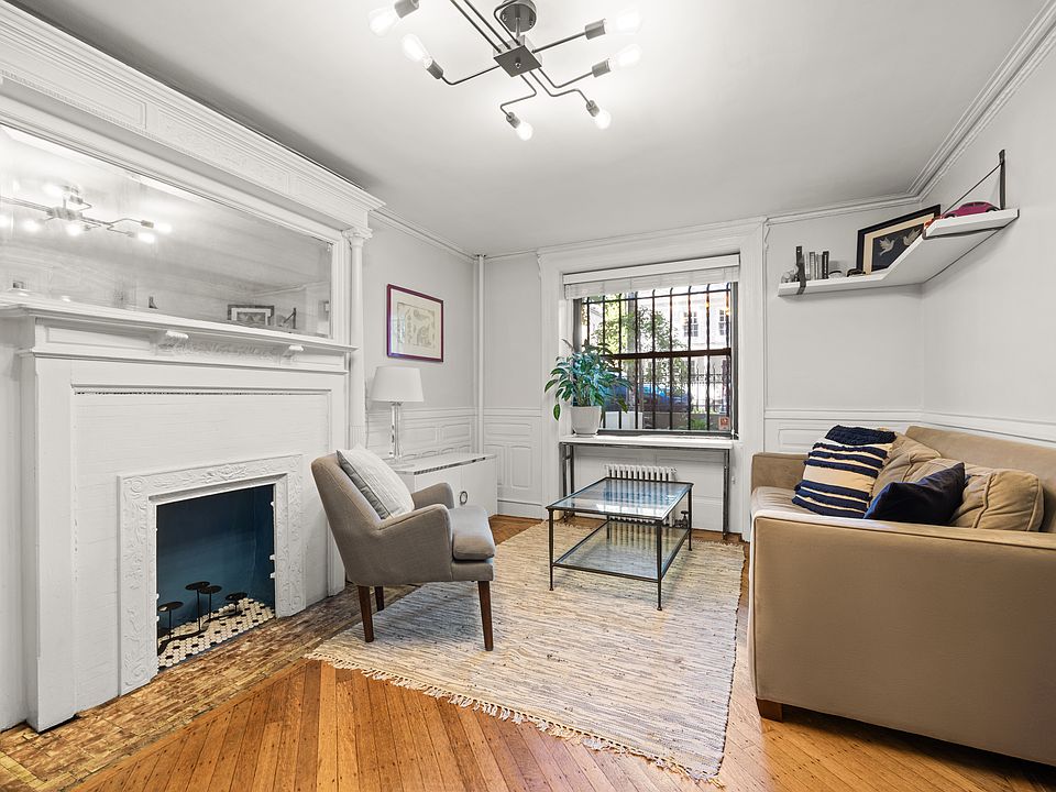 1st image of 200 Saint James Pl