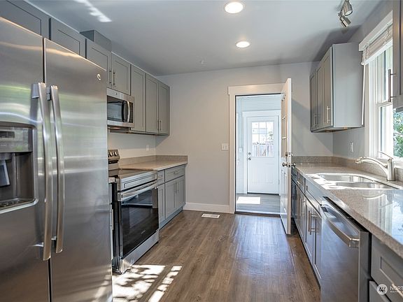 5th image of 1731 S Oakes Street