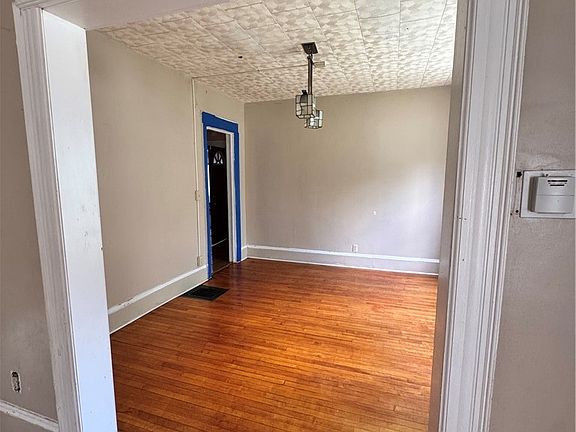 5th image of 2331 Midland Ave