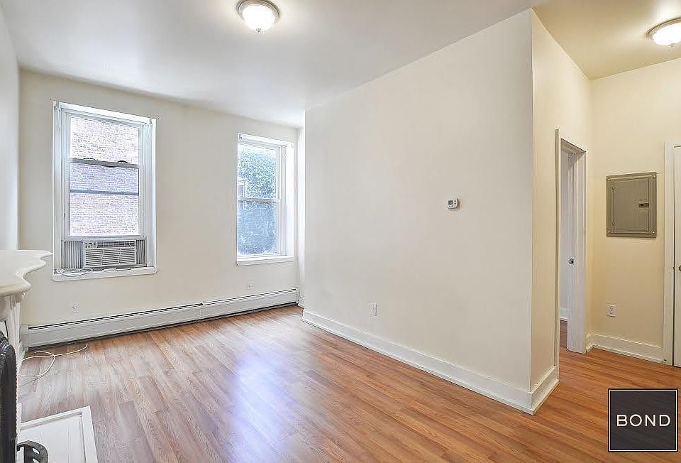 2nd image of 797 Lexington Ave APT 3R