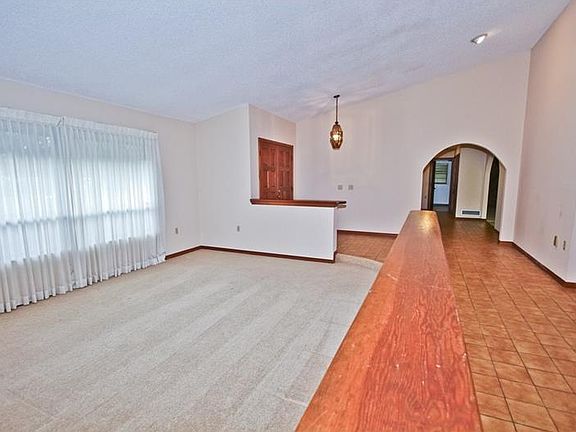 3rd image of 303 E Greentree Ln