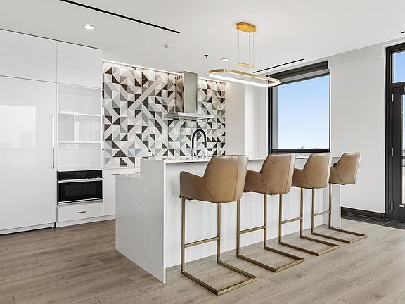 2nd image of 918 W School St #502SUBLET