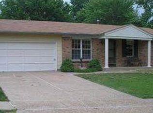 1195 Trails Dr, Fenton, MO 63026