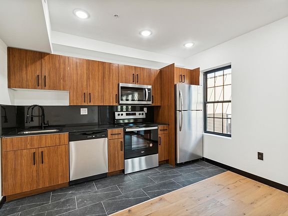 4th image of 212 Church St #10