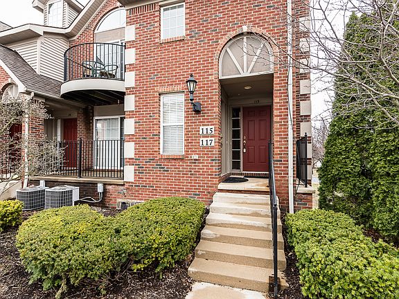 3rd image of 115 W Oakbrook Dr