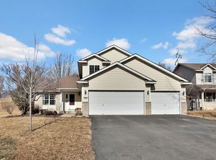 1064 Pond Curv, Waconia, MN 55387
