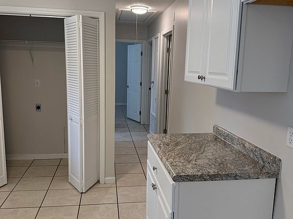 4th image of 928 Poplar Leaf Rd