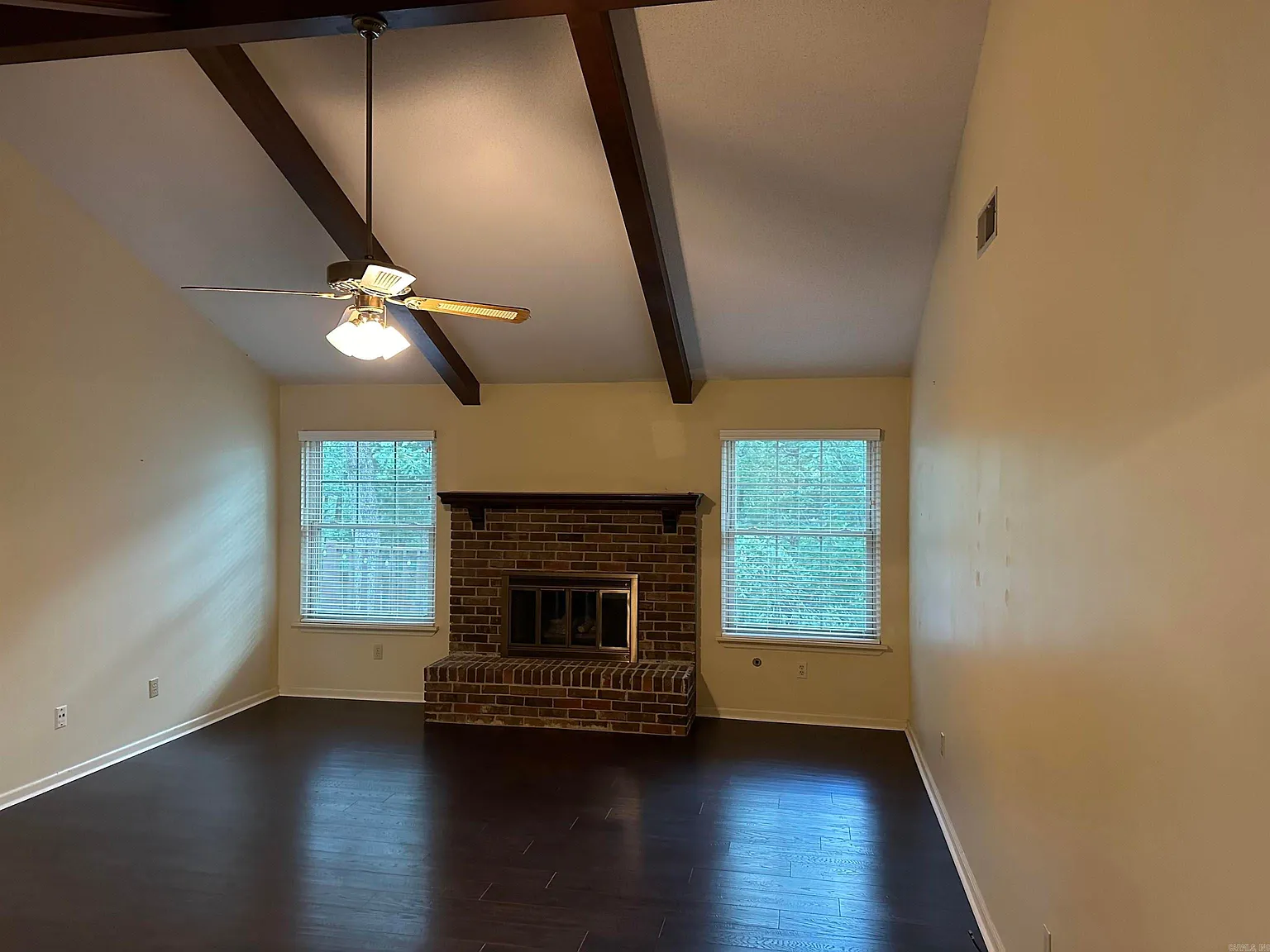 3 bed, 2.0 bath, 1650 sqft, $2,000 — Photo 3