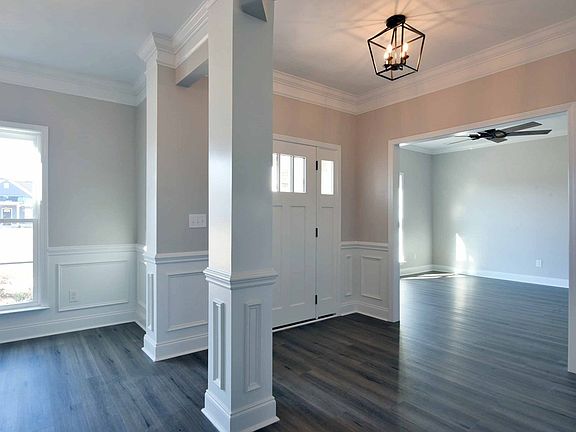 4th image of 110 Hillgrove Ln