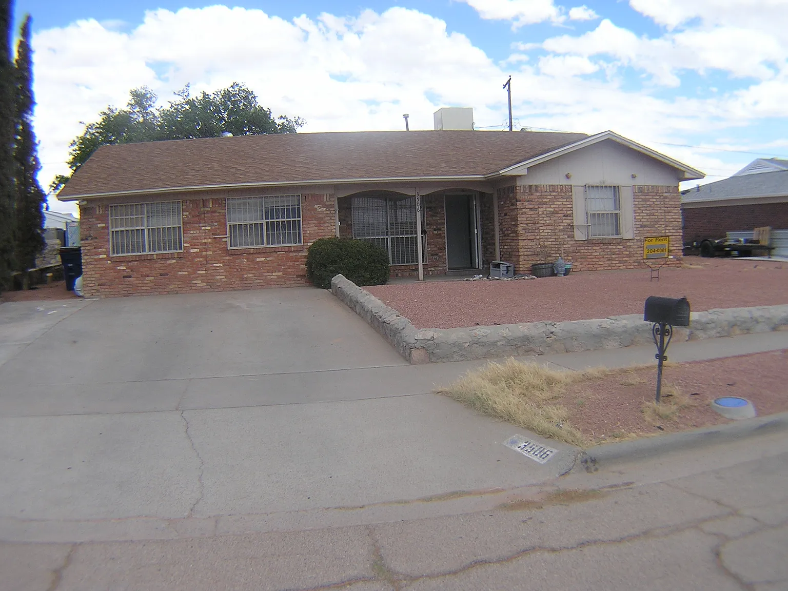 3 bed, 2000 sqft, $1,650 — Photo 2