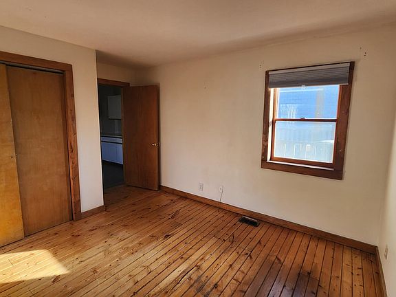 5th image of 609 E 10th St APT A