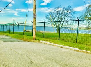 31 Bayside Ave, Newport, RI 02840
