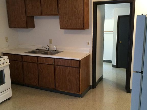 2nd image of 82 E Emerling Ave