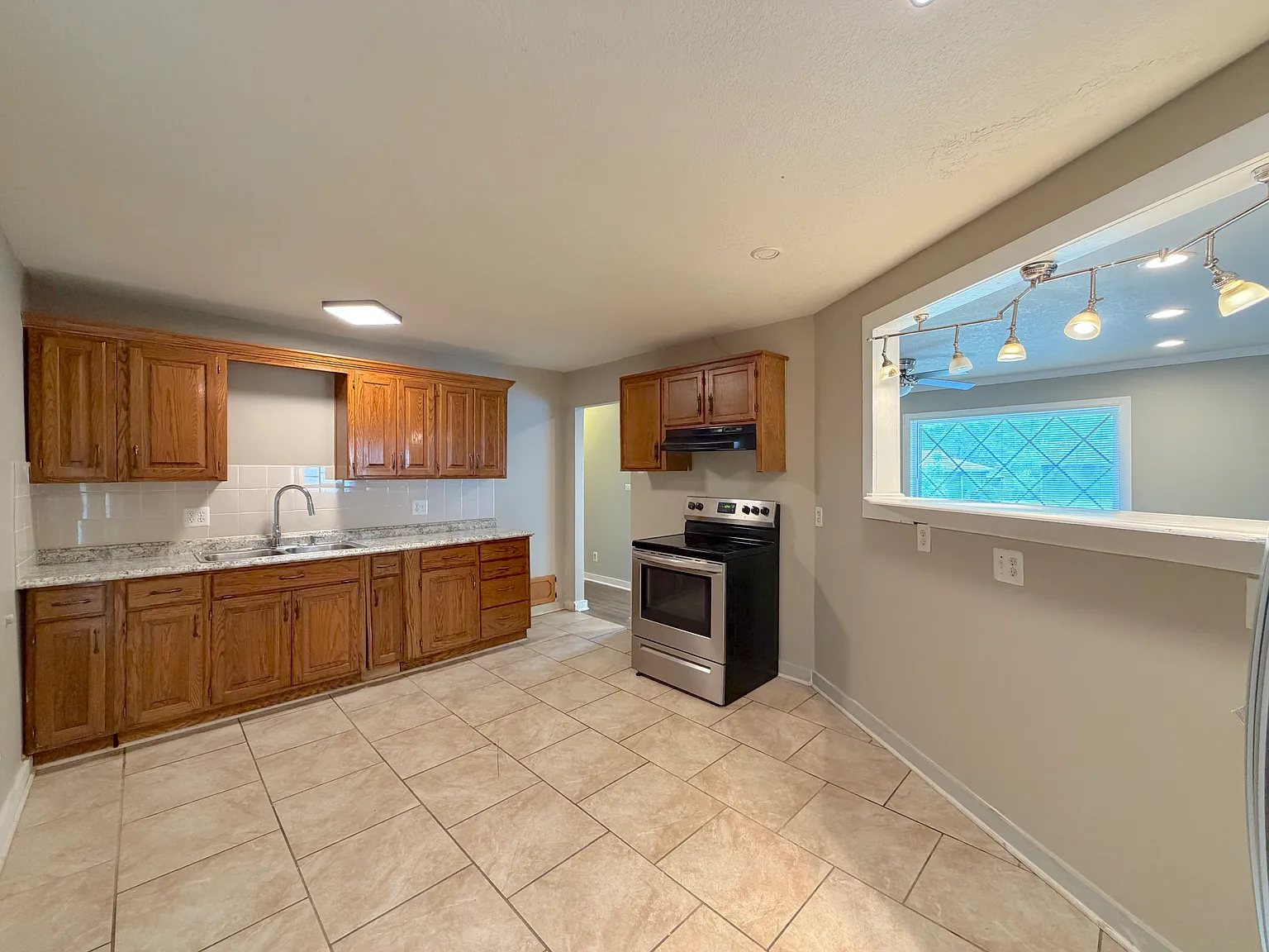 4 bed, 1504 sqft, $1,600 — Photo 3