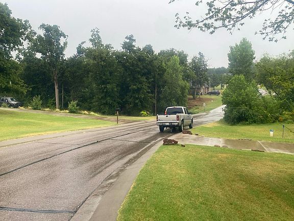 5th image of 410 Redbud Ln