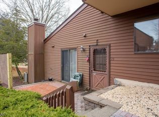 25 Meadowview Dr, Annandale, NJ 08801