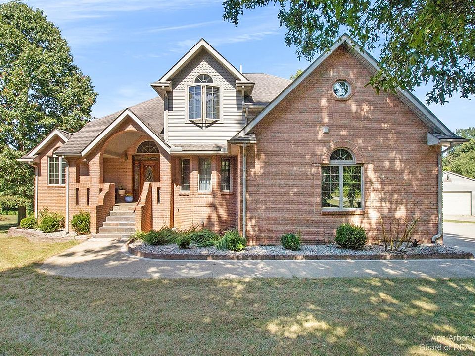 1st image of 930 Beaver Crossing Ln
