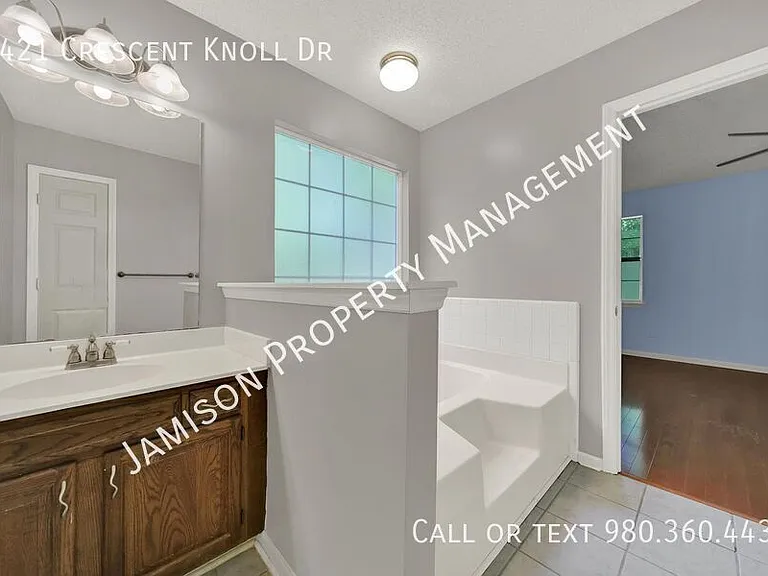 3421 Crescent Knoll Dr — Photo 20