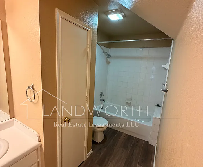 241 Rentz Place Cir — Photo 13