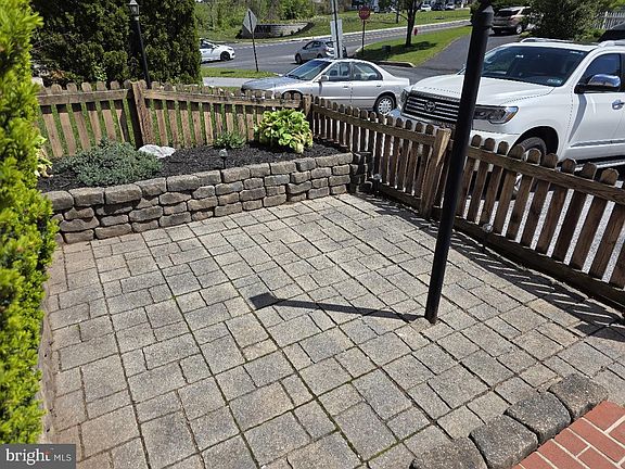 5th image of 260 White Dogwood Dr