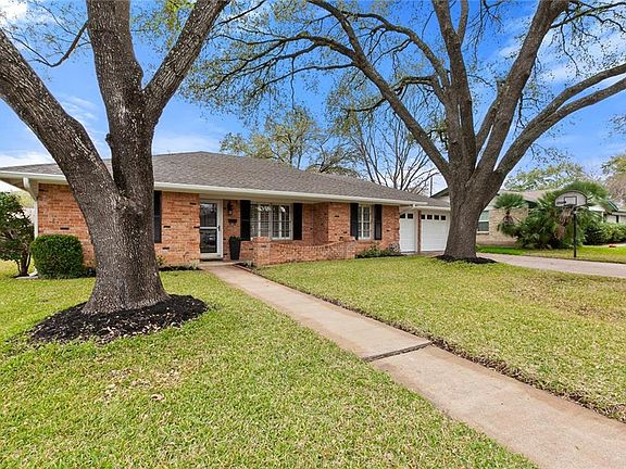2nd image of 8614 Stillwood Ln
