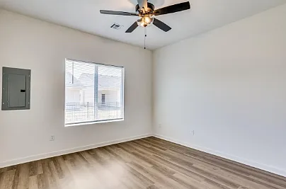 3 bed, 1255 sqft, $1,595 — Photo 4